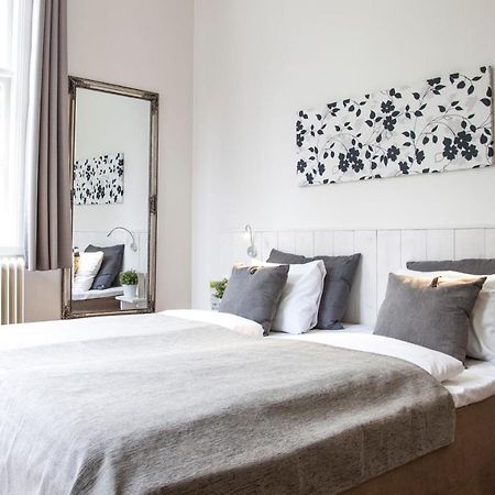 Guesthouse Eleven Hotel Arvika Bagian luar foto