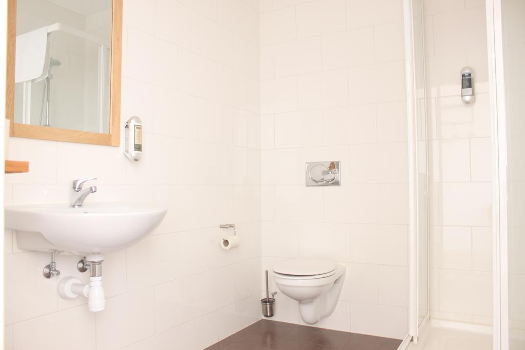 Guesthouse Eleven Hotel Arvika Bagian luar foto