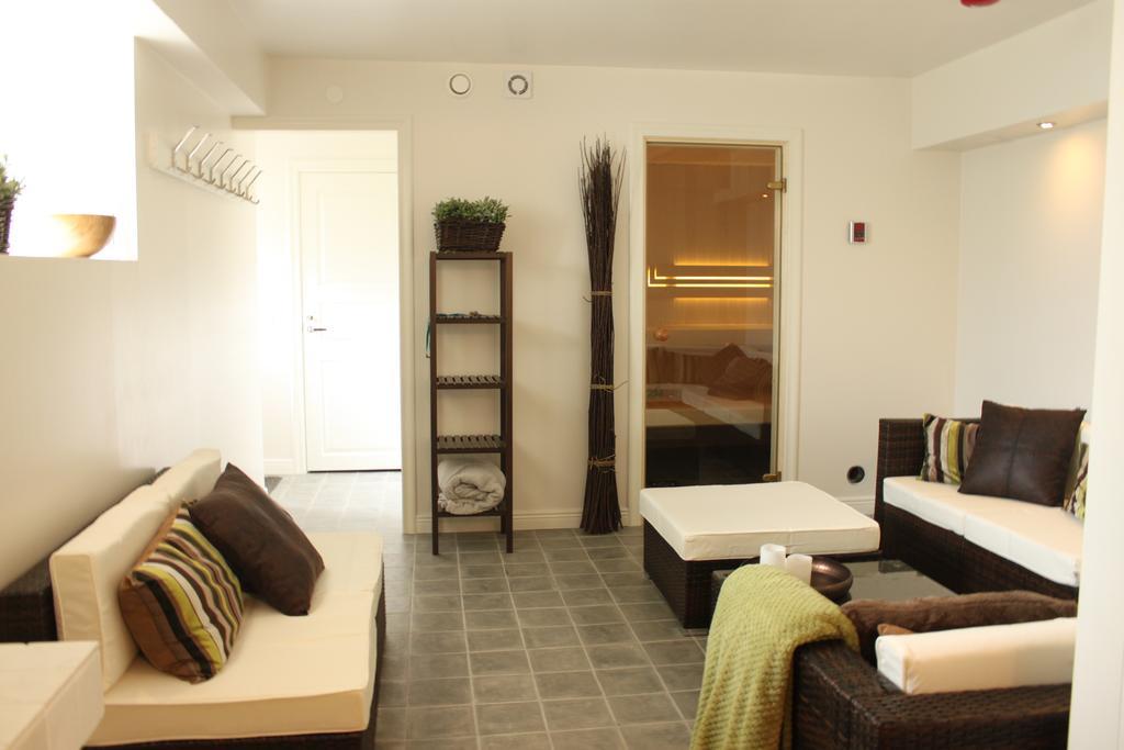 Guesthouse Eleven Hotel Arvika Bagian luar foto
