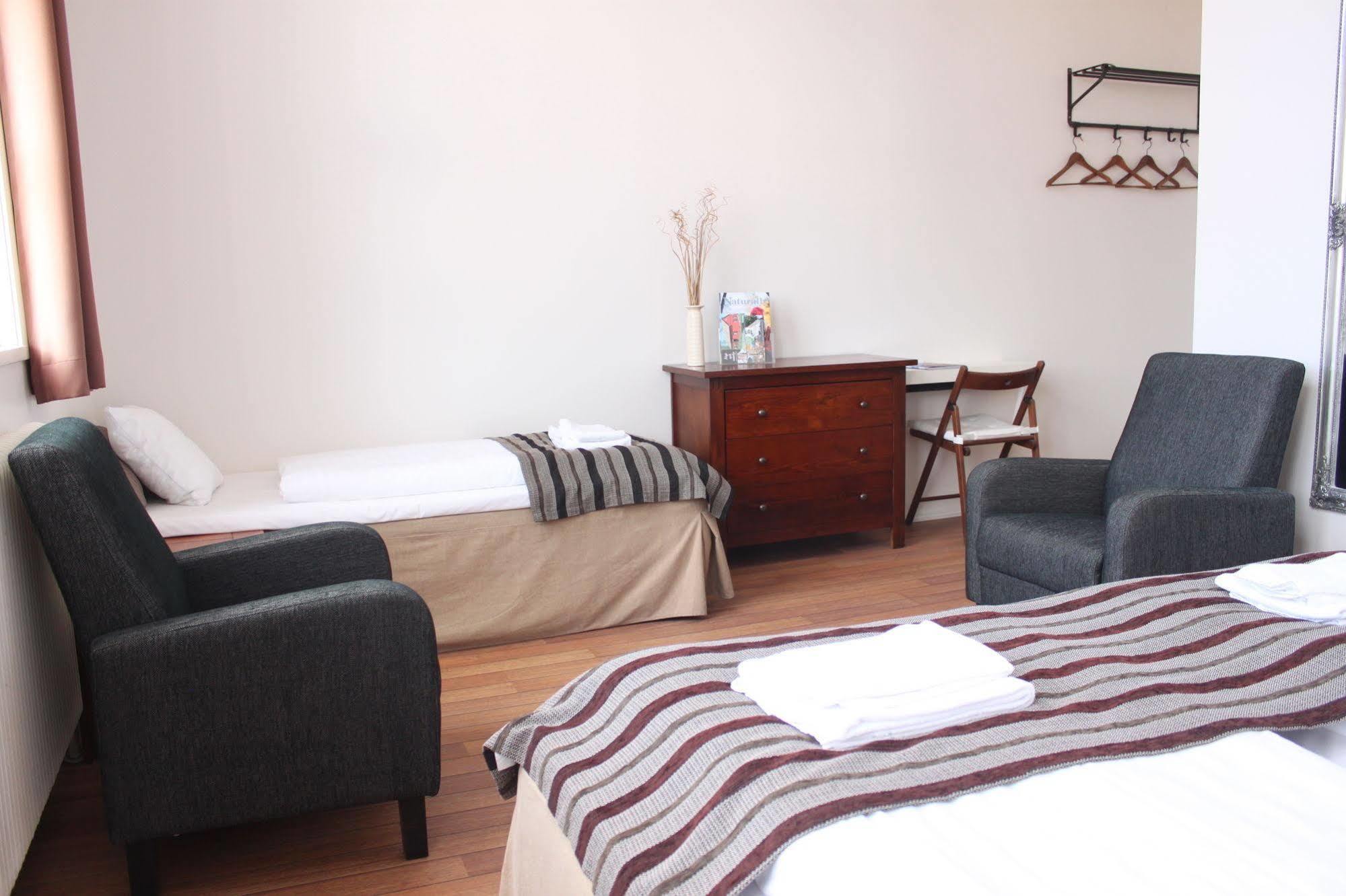 Guesthouse Eleven Hotel Arvika Bagian luar foto