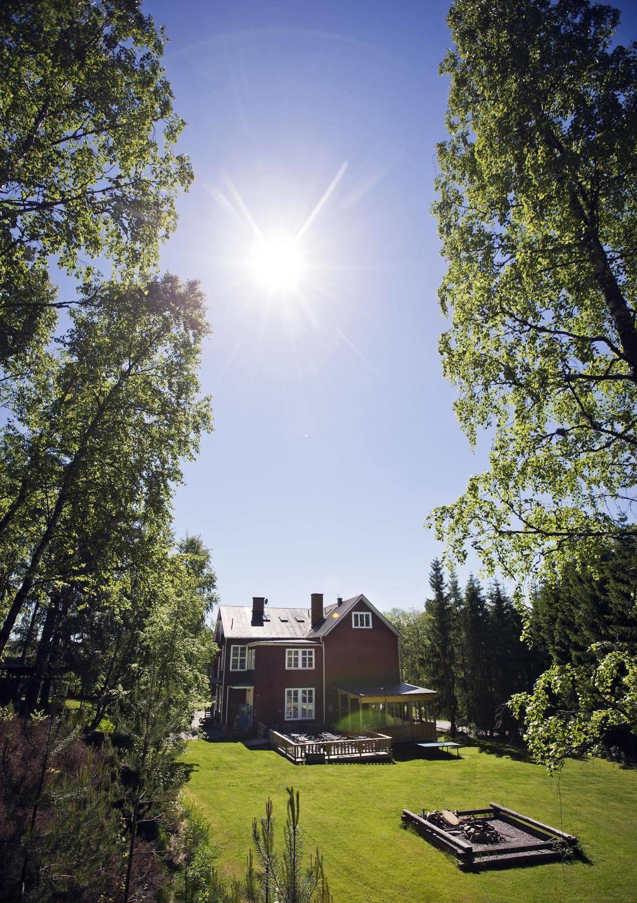 Guesthouse Eleven Hotel Arvika Bagian luar foto